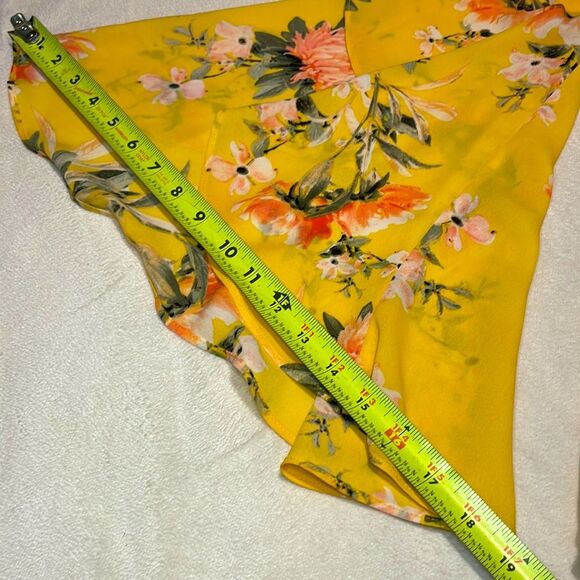Rose + Olive- Yellow Floral Print Blouse- On or Off the Shoulders- Size Medium - Picture 5 of 9